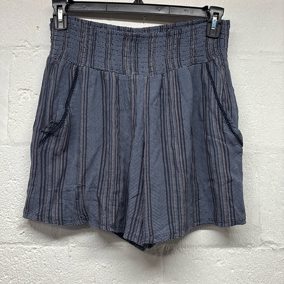 Three Dots Women's Pull On Gauze Fabric Shorts Blue Size medium - Picture 3 of 8